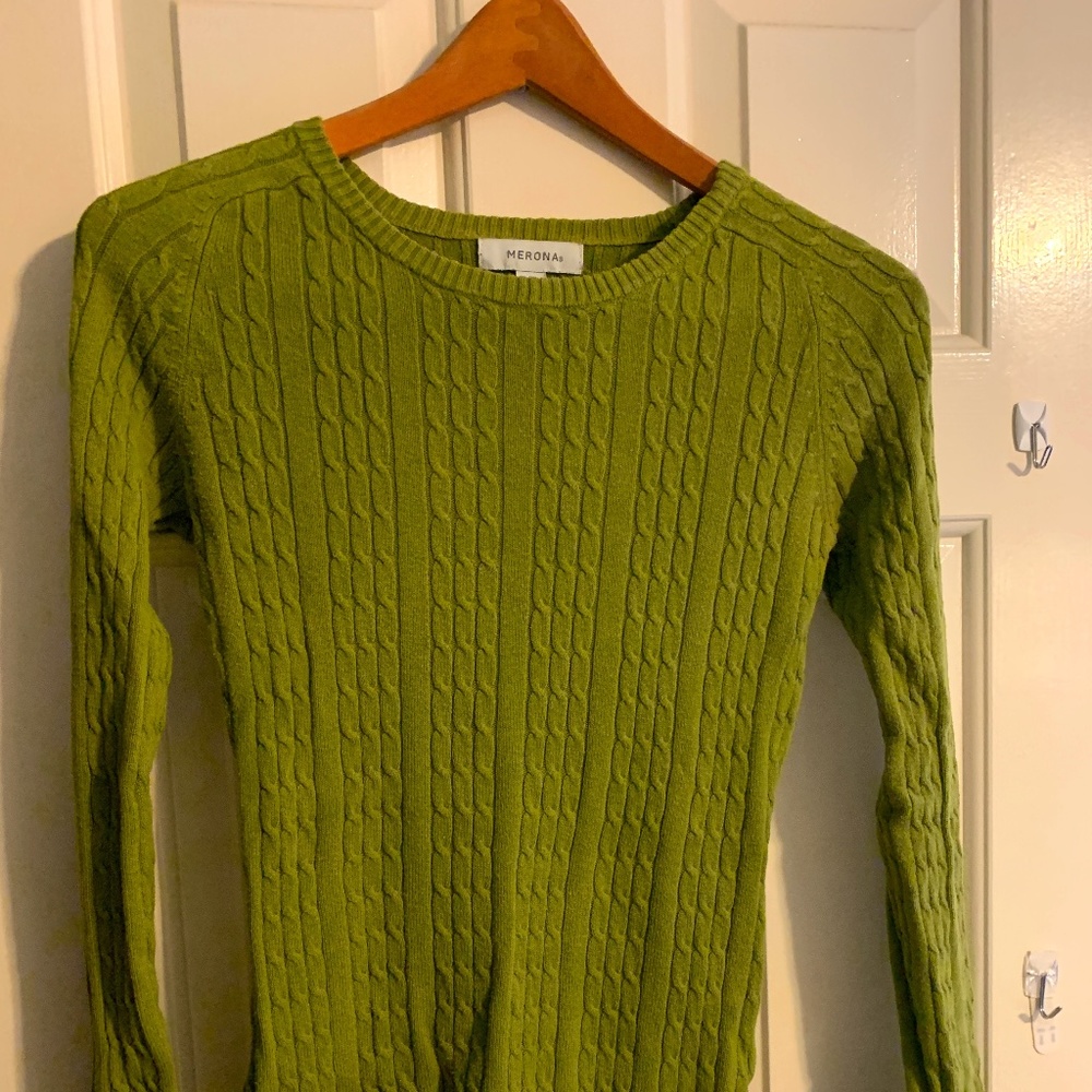 Women's Green Long Sleeve Sweater